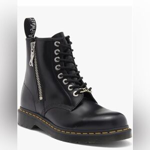 NWOT doc martens lace up boots 1460 unisex with metal grommets